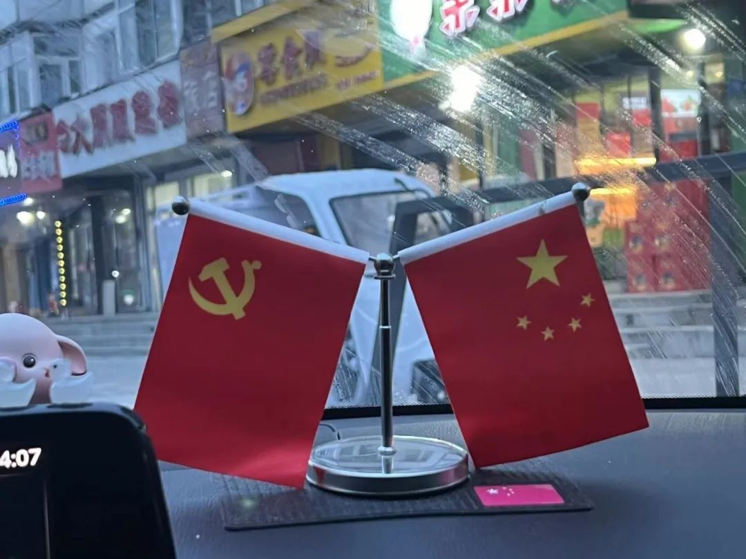 DƬ